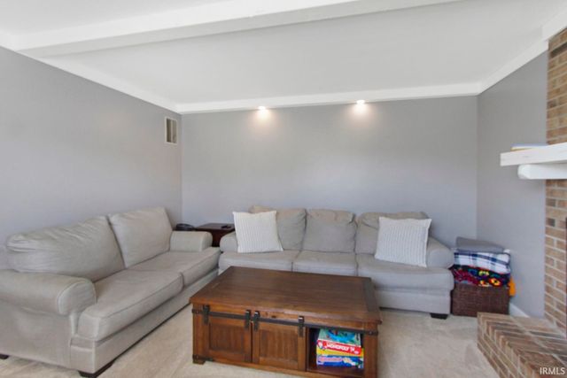 4201 Spring Valley Road, Evansville, IN 47715