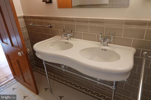 36 HART AVE, Hopewell, NJ 08525