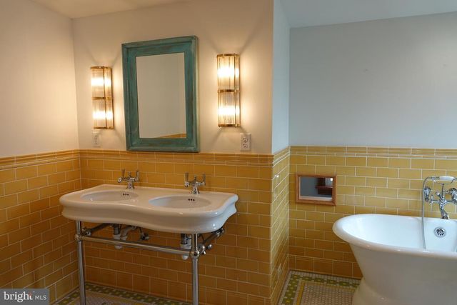 36 HART AVE, Hopewell, NJ 08525