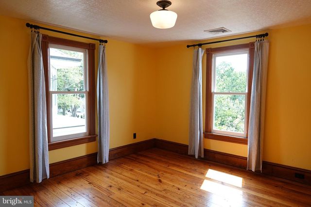 36 HART AVE, Hopewell, NJ 08525