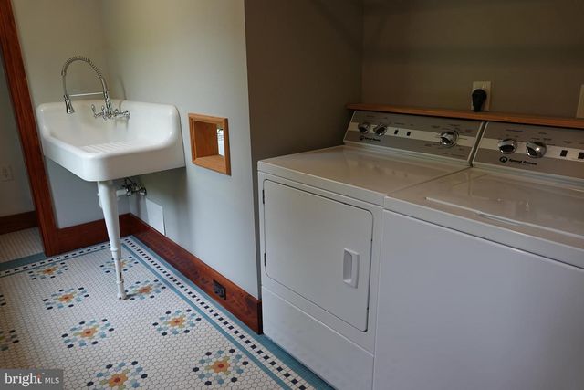 36 HART AVE, Hopewell, NJ 08525