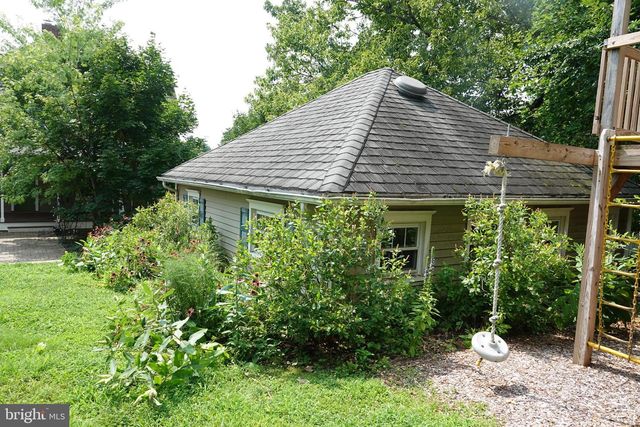 36 HART AVE, Hopewell, NJ 08525