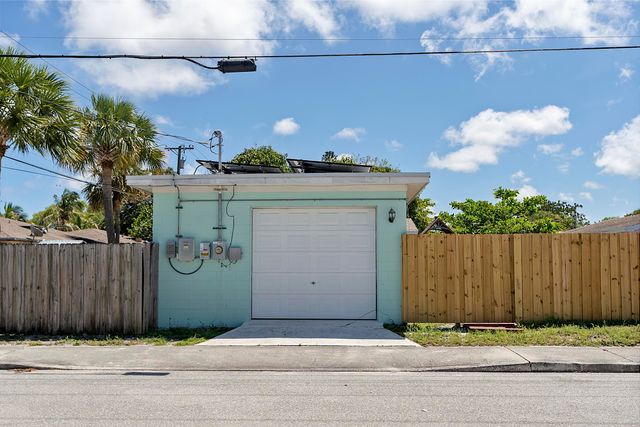 1002 S K Street, Lake Worth Beach, FL 33460