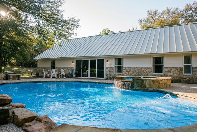 355 Carmen Street, Reno, TX 76020