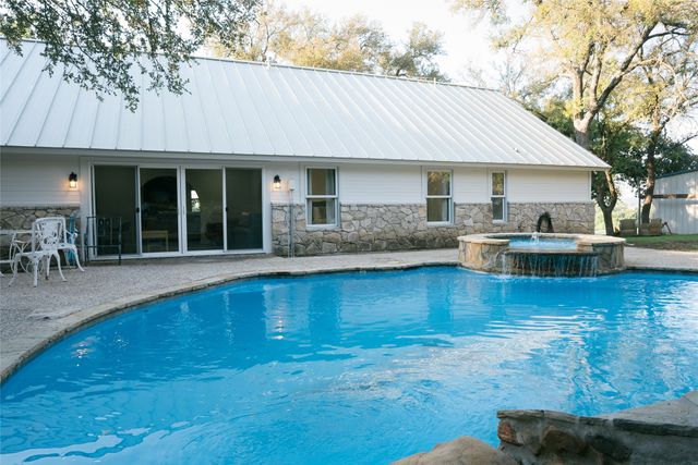 355 Carmen Street, Reno, TX 76020