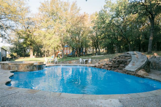 355 Carmen Street, Reno, TX 76020