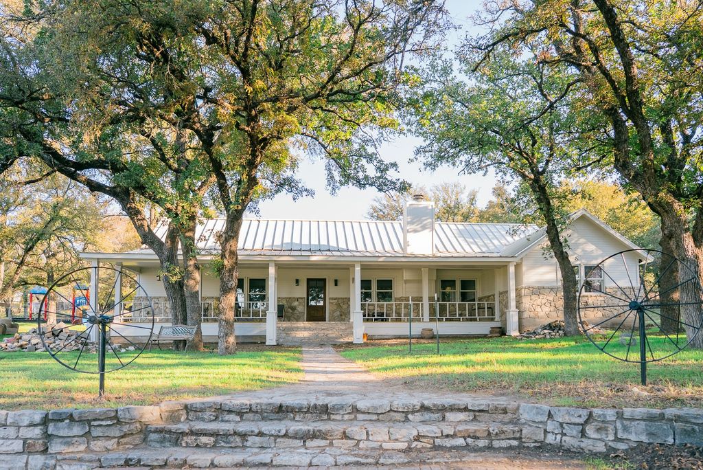355 Carmen Street, Reno, TX 76020