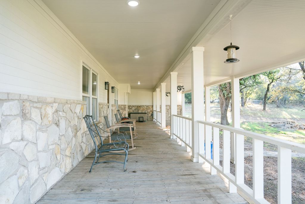 355 Carmen Street, Reno, TX 76020 — photo 3