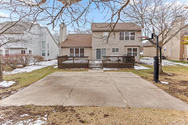 260 Cherry Grove Lane, Commerce Charter Township, MI 48390
