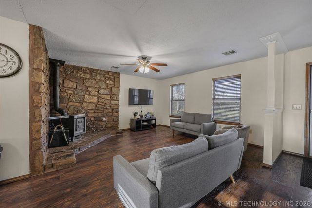 6312 N 428 Road, Pryor, OK 74361