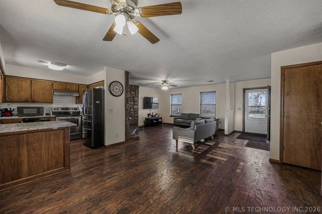 6312 N 428 Road, Pryor, OK 74361