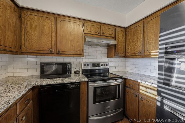 6312 N 428 Road, Pryor, OK 74361