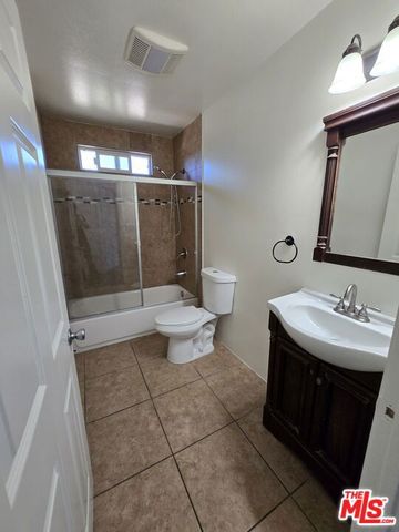 8822 Orchard Avenue, Los Angeles, CA 90044