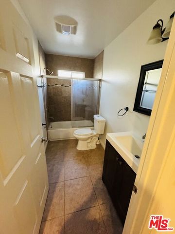 8822 Orchard Avenue, Los Angeles, CA 90044
