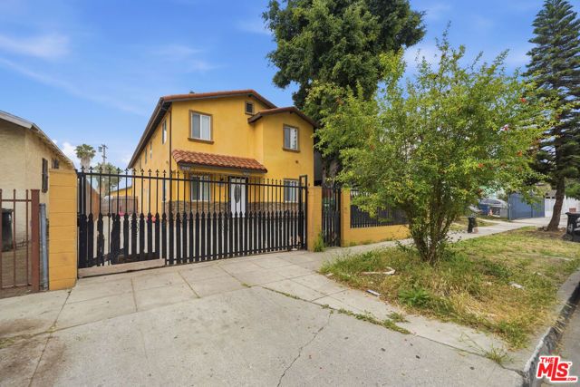 8822 Orchard Avenue, Los Angeles, CA 90044
