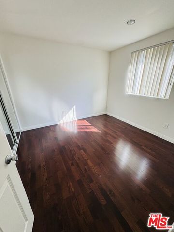 8822 Orchard Avenue, Los Angeles, CA 90044