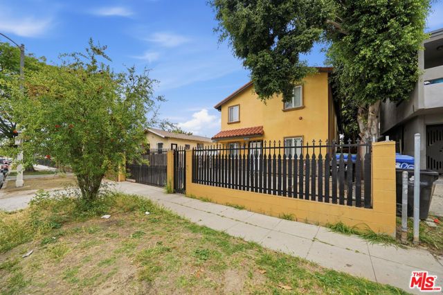 8822 Orchard Avenue, Los Angeles, CA 90044
