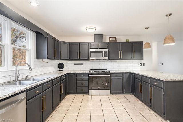 160 N Peace Haven Road, Winston-salem, NC 27104