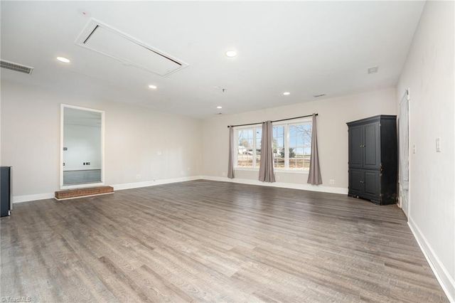 160 N Peace Haven Road, Winston-salem, NC 27104