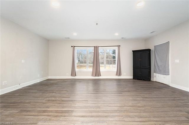 160 N Peace Haven Road, Winston-salem, NC 27104