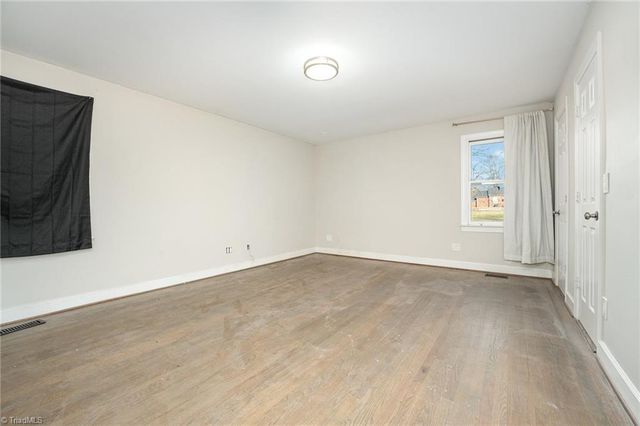 160 N Peace Haven Road, Winston-salem, NC 27104