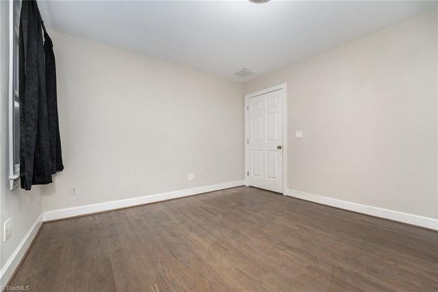 160 N Peace Haven Road, Winston-salem, NC 27104