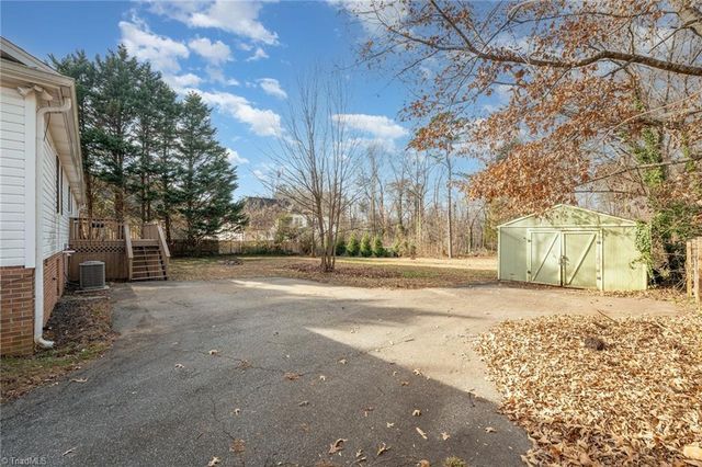 160 N Peace Haven Road, Winston-salem, NC 27104