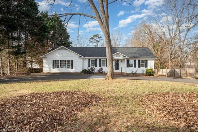 160 N Peace Haven Road, Winston-salem, NC 27104