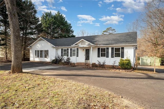 160 N Peace Haven Road, Winston-salem, NC 27104