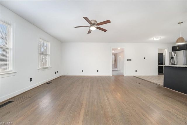 160 N Peace Haven Road, Winston-salem, NC 27104