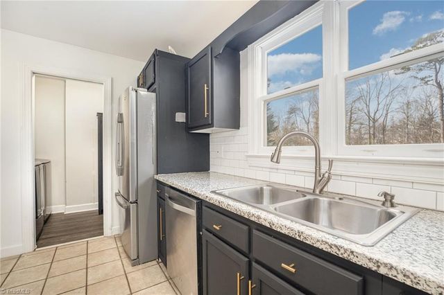 160 N Peace Haven Road, Winston-salem, NC 27104