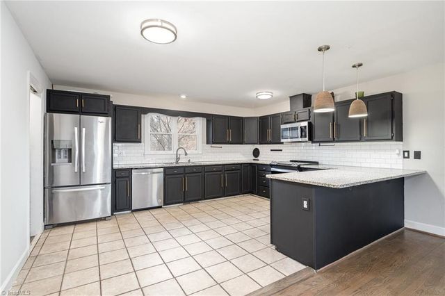 160 N Peace Haven Road, Winston-salem, NC 27104