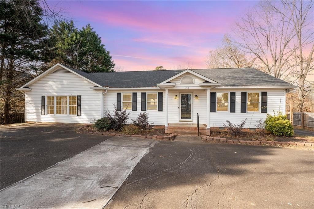 160 N Peace Haven Road, Winston-salem, NC 27104