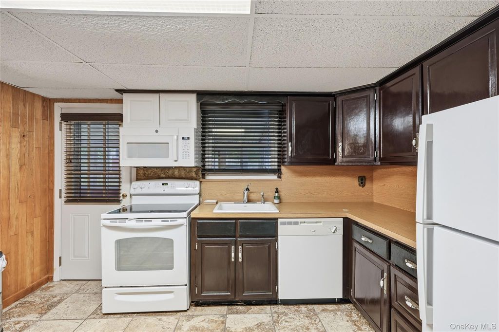 41 Washington Heights Street, Selden, NY 11784 — photo 5