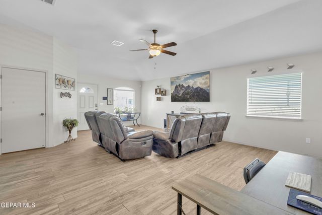 11056 GEM VALLEY Road, Socorro, TX 79927