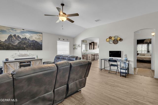 11056 GEM VALLEY Road, Socorro, TX 79927