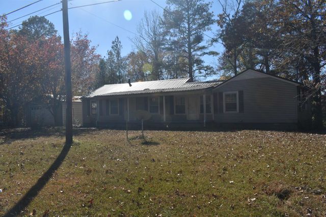 115 FALCON ST, Selmer, TN 38375