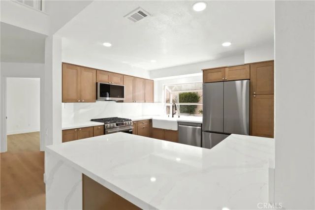 17 Rocky Creek, Laguna Hills, CA 92653