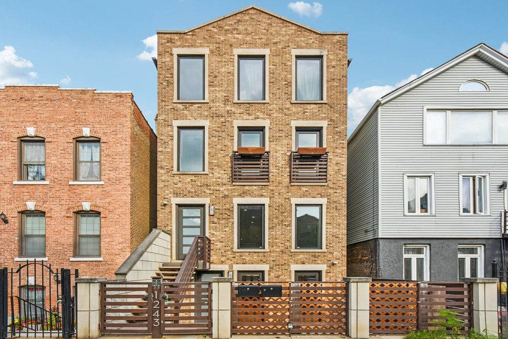 1243 N Cleaver Street 1, Chicago, IL 60642