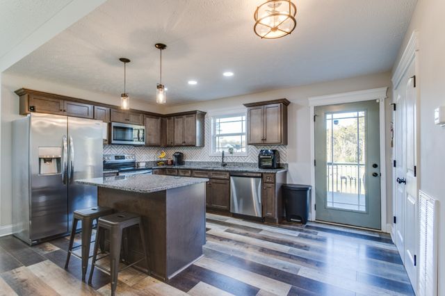 1390 W Lane St, Shelbyville, TN 37160