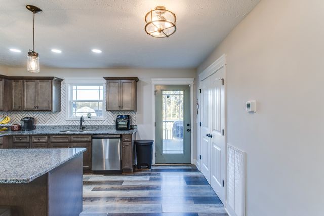 1390 W Lane St, Shelbyville, TN 37160
