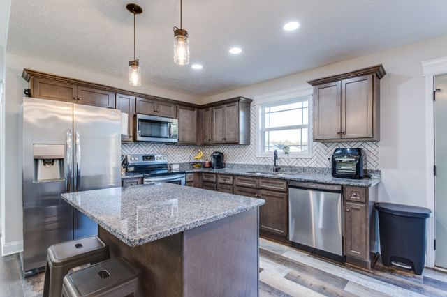 1390 W Lane St, Shelbyville, TN 37160