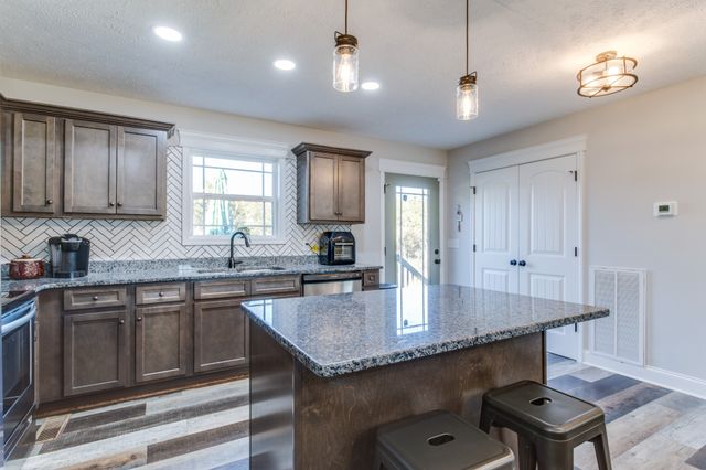 1390 W Lane St, Shelbyville, TN 37160