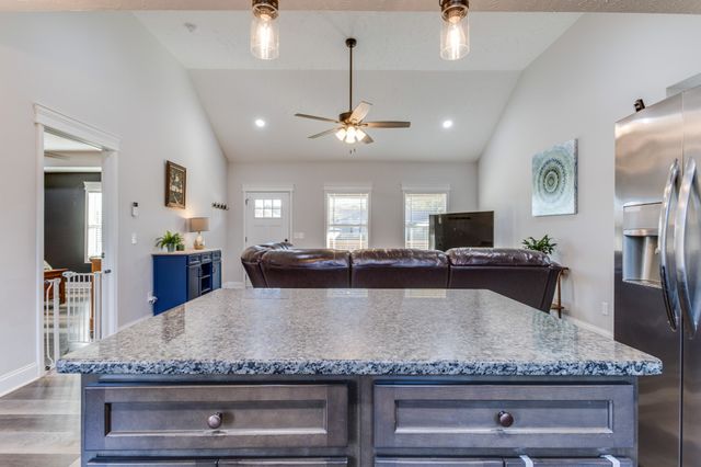 1390 W Lane St, Shelbyville, TN 37160