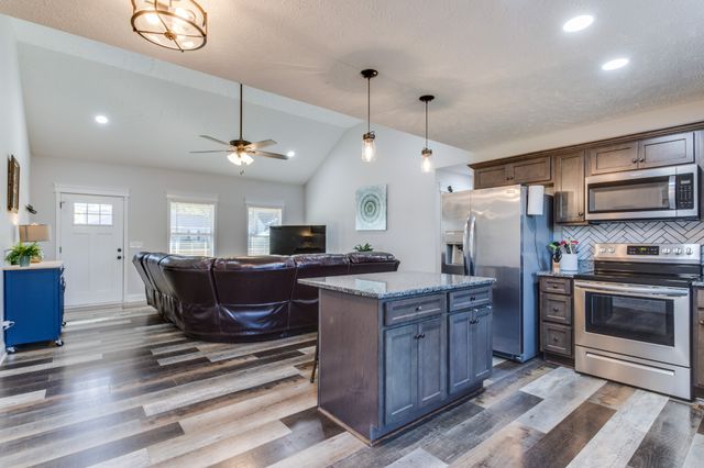 1390 W Lane St, Shelbyville, TN 37160