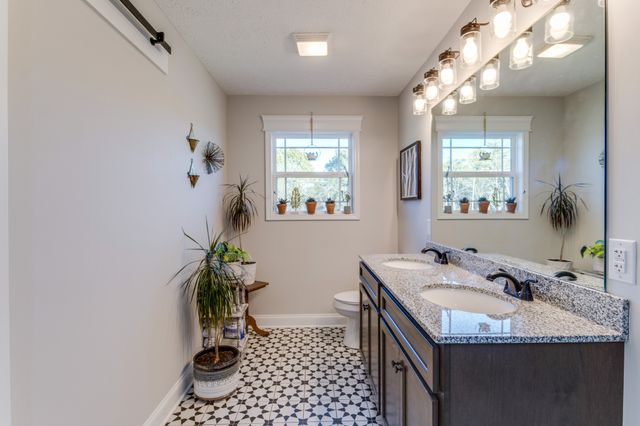 1390 W Lane St, Shelbyville, TN 37160
