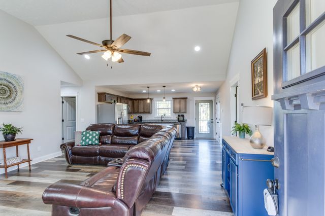 1390 W Lane St, Shelbyville, TN 37160