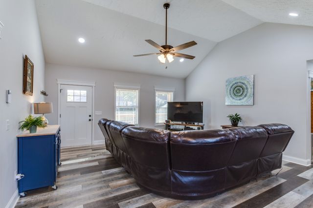 1390 W Lane St, Shelbyville, TN 37160