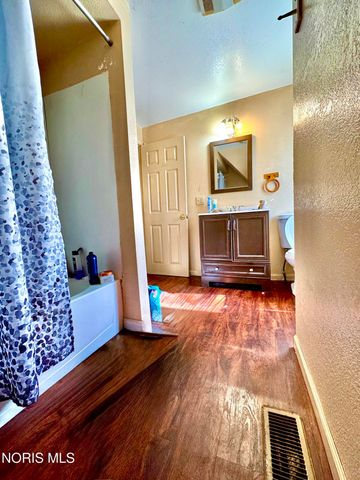 842 Nesslewood Avenue, Toledo, OH 43610