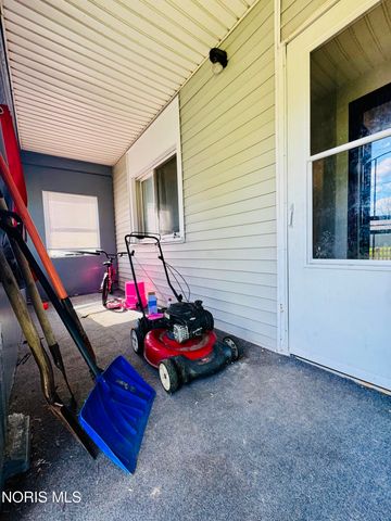 842 Nesslewood Avenue, Toledo, OH 43610